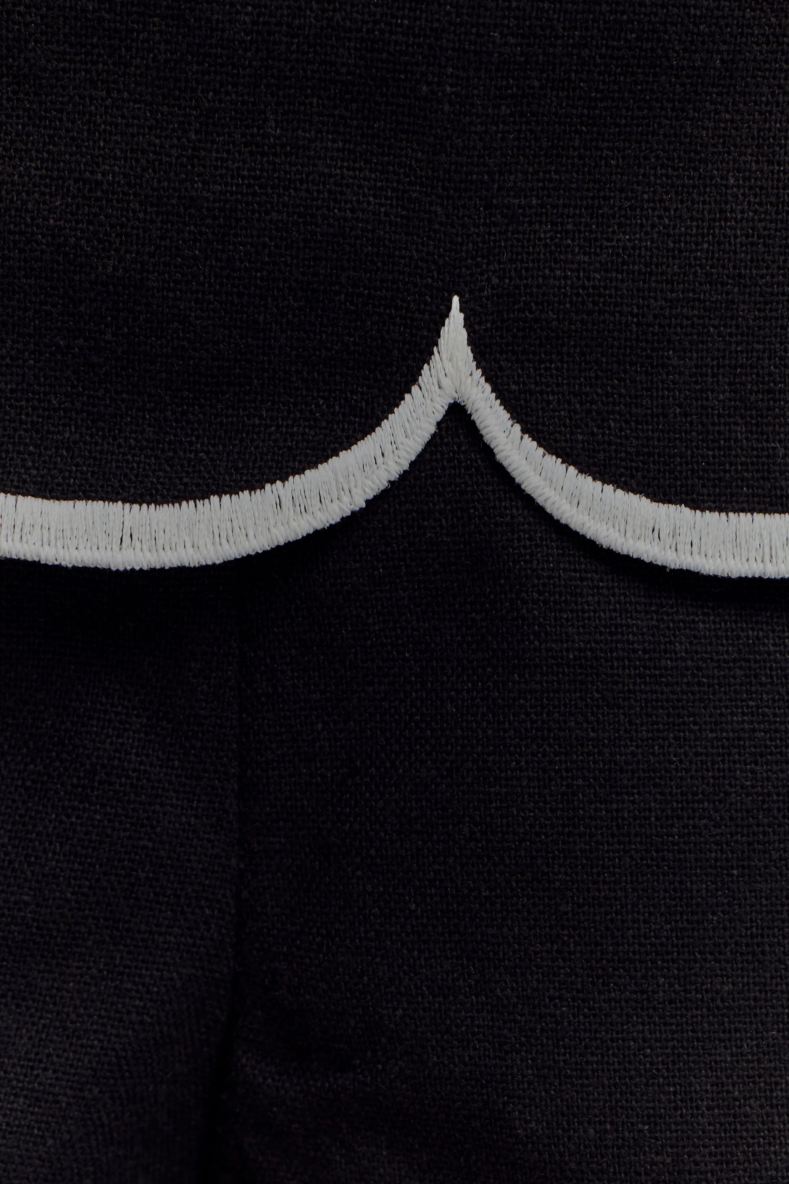 Judith Scallop Shorts - Black