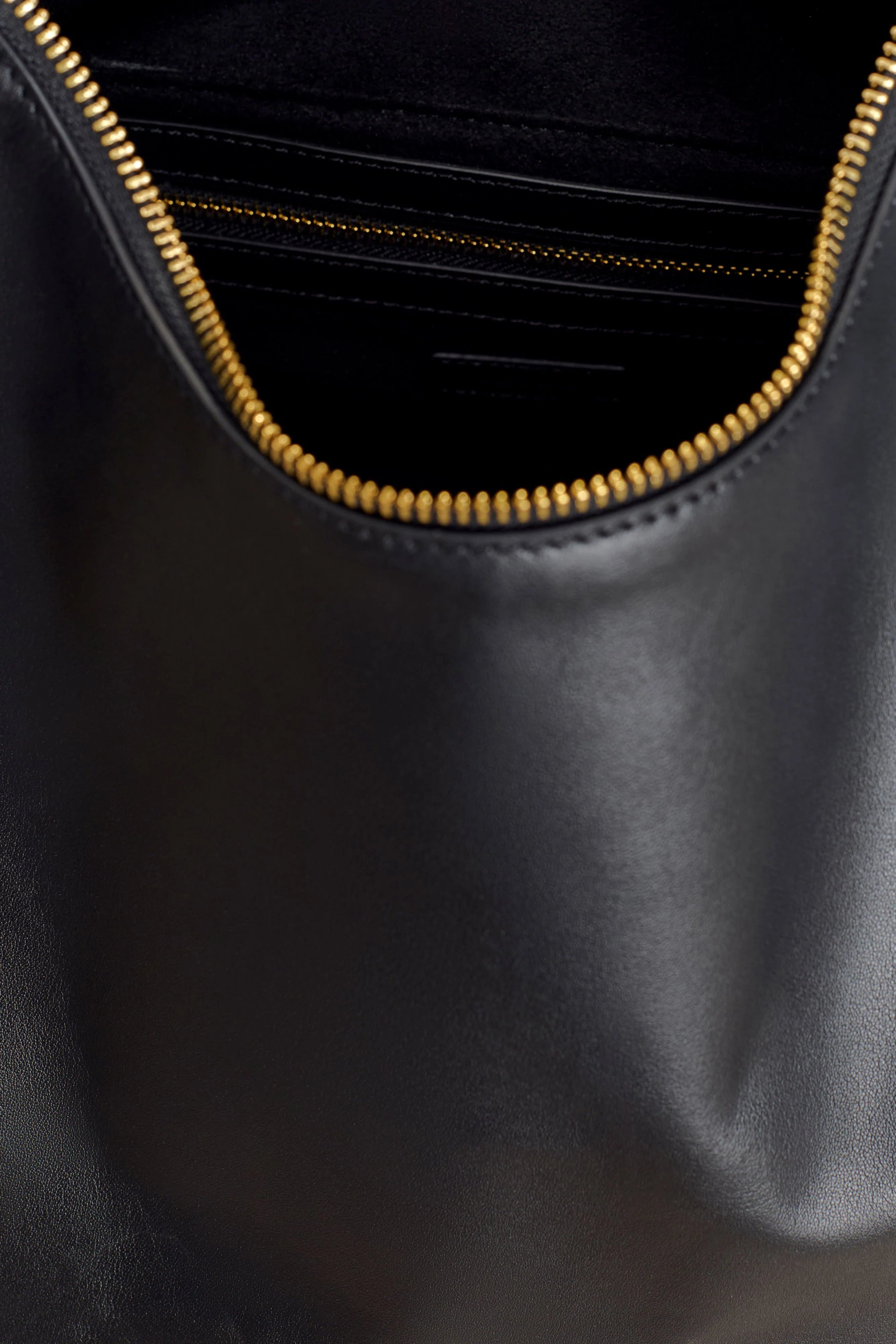 Bristol Croissant Leather Shoulder Bag - Black