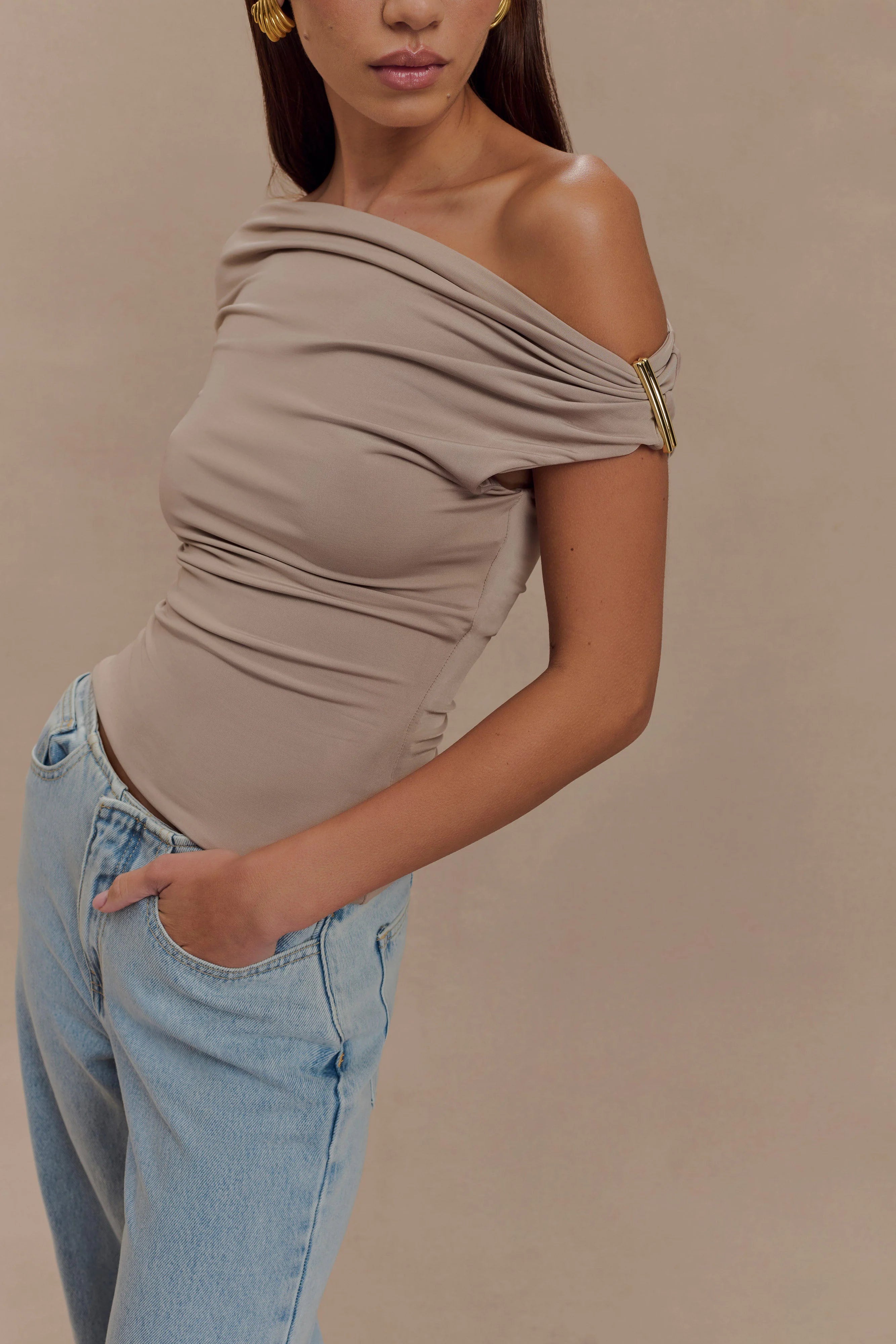 Kinsley Slinky Top With Hardware - Taupe